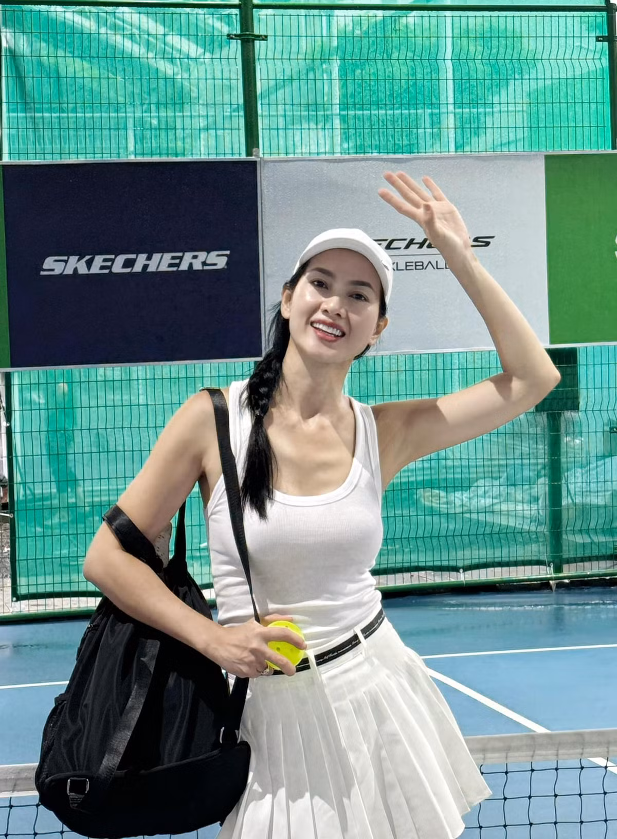 Ở tuổi U50 và là mẹ một con, Anh Thư vẫn khiến bao người trầm trồ với phong cách ăn vận gợi cảm, đầy táo bạo. Ảnh: FB Nguyen Anh Thu