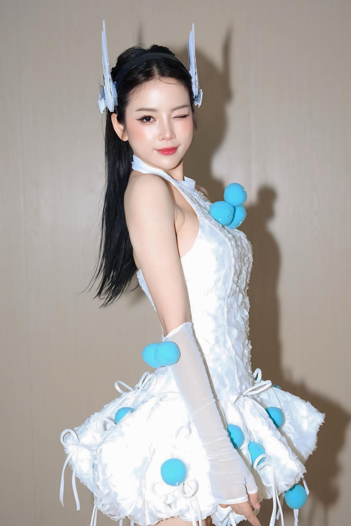 Trong một lần chia sẻ, "chị đẹp" cho rằng bản thân không quá xuất sắc nhưng cô ý thức phấn đấu, bù đắp khuyết điểm bằng sự chăm chỉ. Ảnh: FB DJ Mie