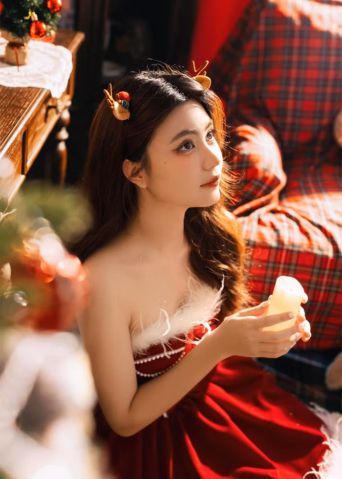 Khác với vẻ duyên dáng, xinh đẹp chuẩn hoa hậu của chị gái Lọ Lem, Hạt Dẻ sở hữu vẻ ngoài sắc sảo và cá tính hơn.