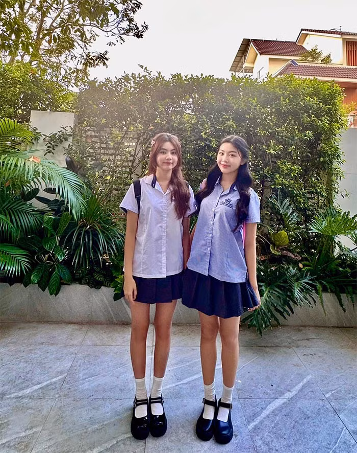 Hai con gái của MC Quyền Linh đều sở hữu chiều cao mơ ước và đôi chân thon dài.