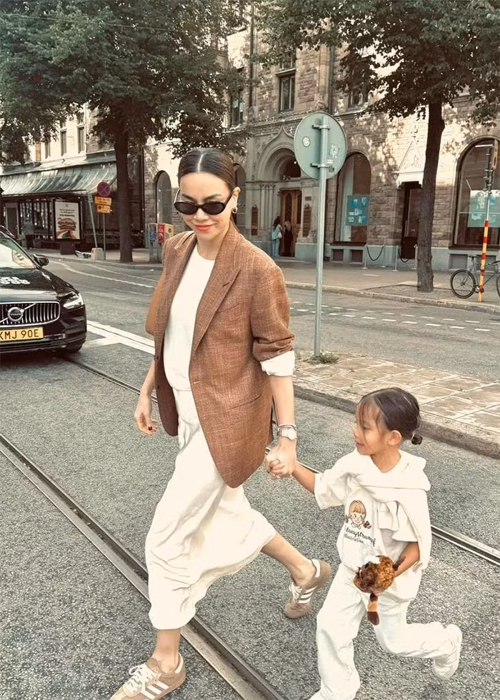 Chuyến du lịch này Hồ Ngọc Hà và các con sẽ ghé Stockholm, Thụy Điển để thăm ông bà nội Lisa, Leon.