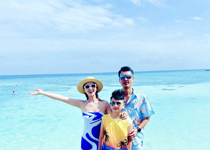 Vợ chồng Lã Thanh Huyền đưa con trai đi nghỉ dưỡng sang chảnh ở Maldives.