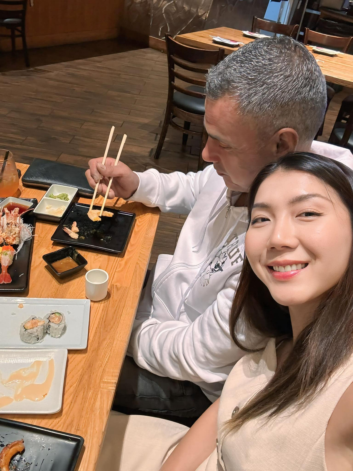 Ngọc Quyên đi ăn cùng bạn trai. Ảnh: FB Ngoc Quyen