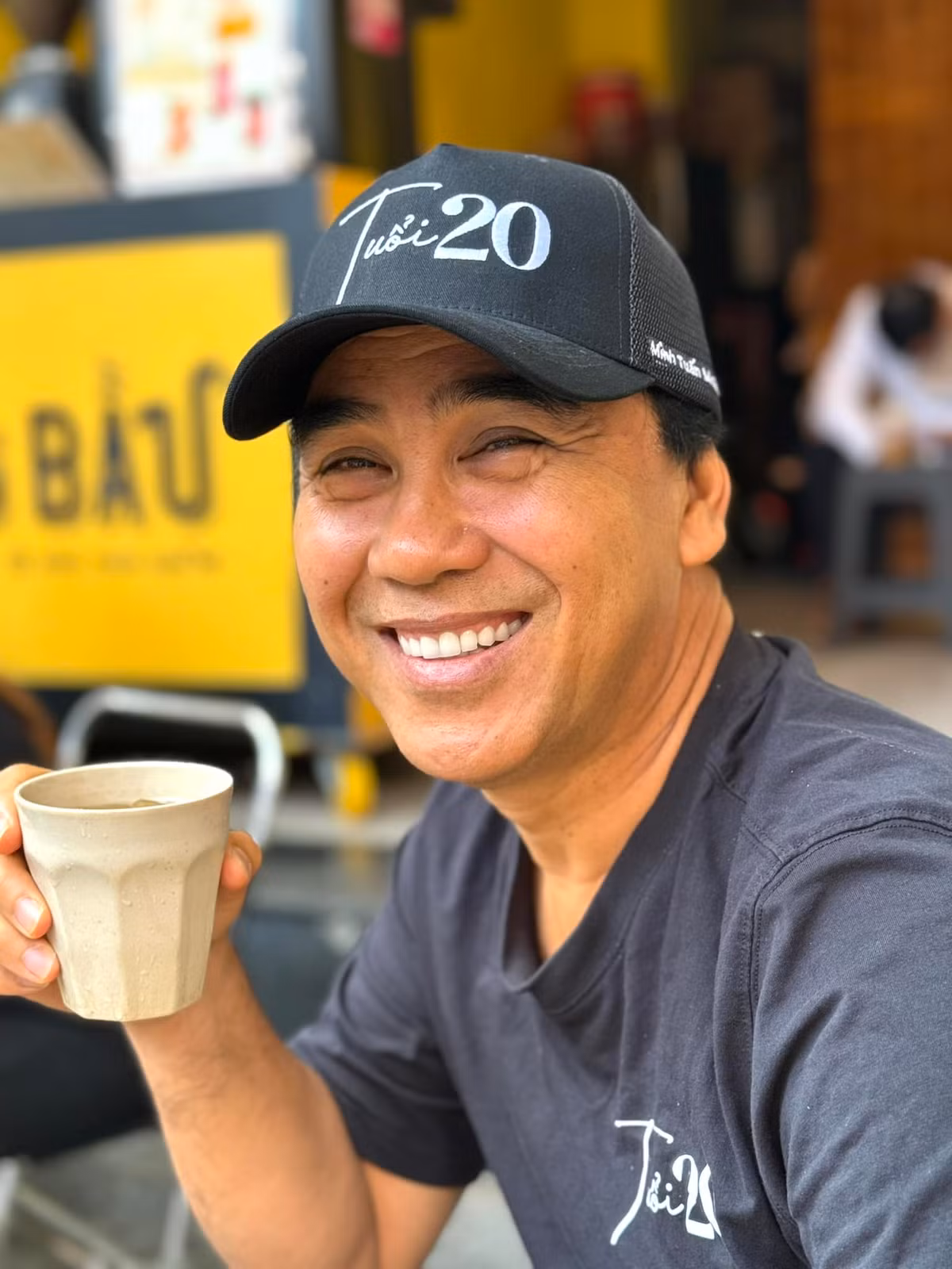 Quyền Linh ủng hộ 200 triệu đồng cho bà con vùng lũ. Ảnh: FB Quyền Linh