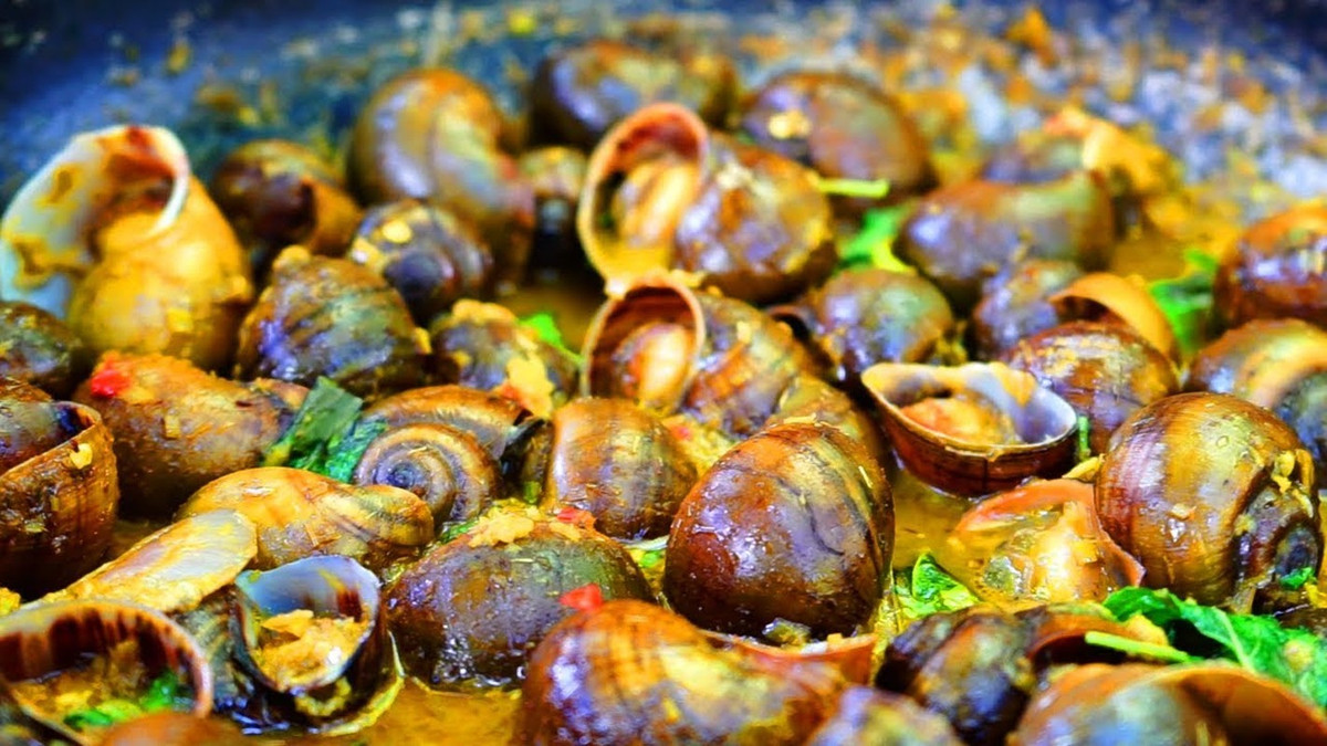 Thịt ốc có vị ngọt tự nhiên, kết hợp hài hòa với các loại gia vị, tạo nên hương vị khó quên. Ảnh: My tour