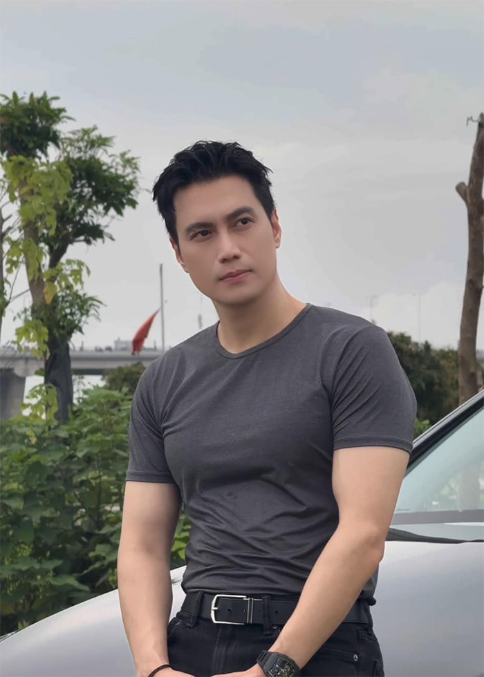 Tuy nhiên, sau 5 năm phẫu thuật thẩm mỹ, diện mạo của nam diễn viên được khen là trẻ hơn chục tuổi so với tuổi thật của anh. (Ảnh: FB Nguyen Le Viet Anh)