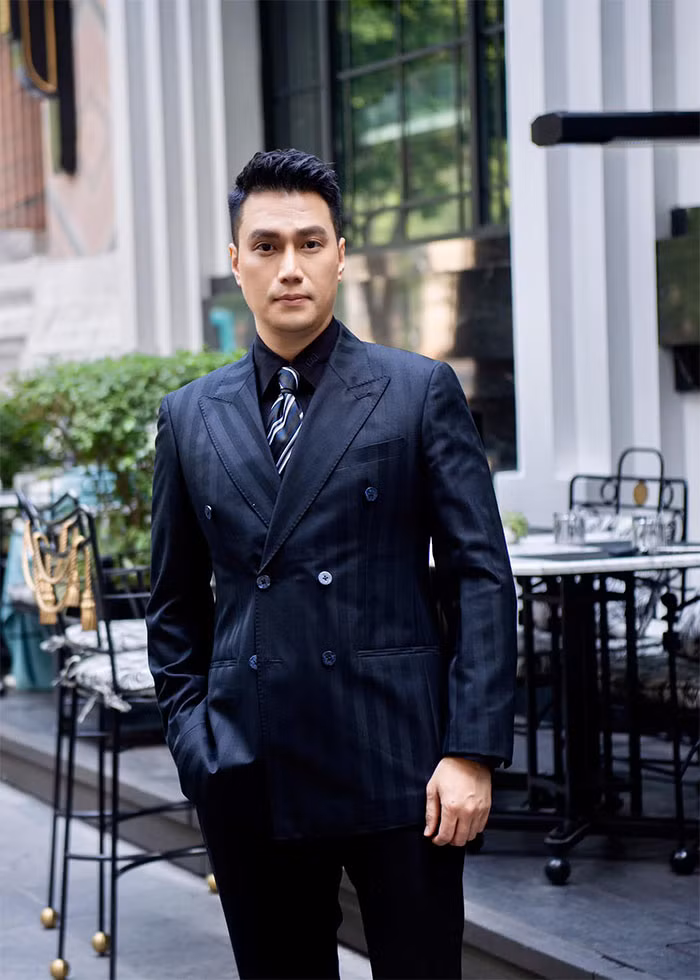 Vốn sở hữu khuôn mặt điển trai nên khi Việt Anh quyết định phẫu thuật thẩm mỹ khiến không ít khán giả bất ngờ. (Ảnh: FB Nguyen Le Viet Anh)