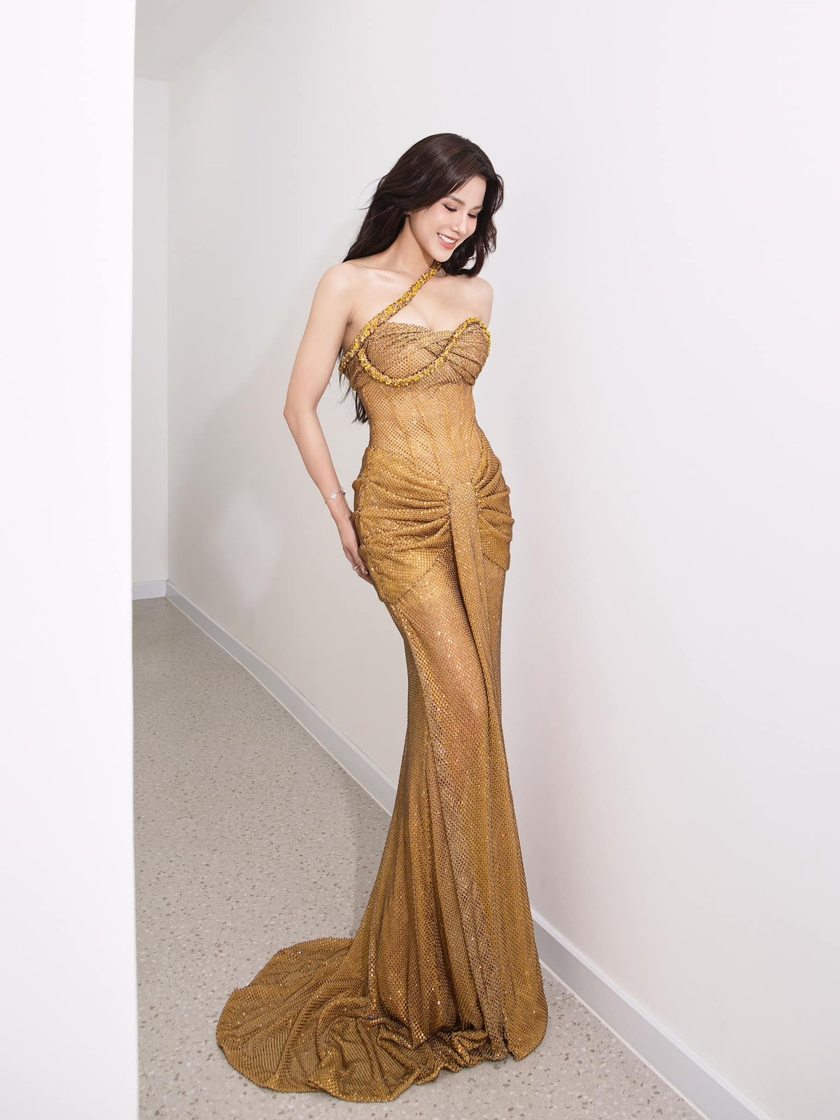 Để có được vóc dáng như hiện tại, Diệp Lâm Anh đã không ngừng nỗ lực tập luyện và ăn uống khoa học. Ảnh: FB Diep Lam Anh