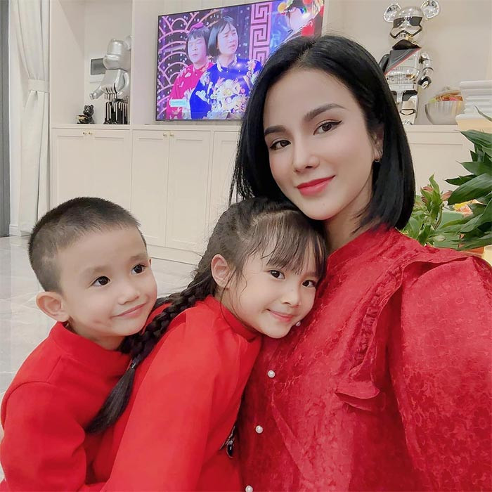 Mới đây có tin đồn nữ ca sĩ có bạn trai mới nhưng Diệp Lâm Anh cho biết chuyện tình cảm riêng chưa phải là ưu tiên của cô lúc này. Thời điểm này cô muốn tập trung phát triển bản thân, sự nghiệp để lo cho con cuộc sống tốt nhất. (Ảnh: FB Diệp Lâm Anh)