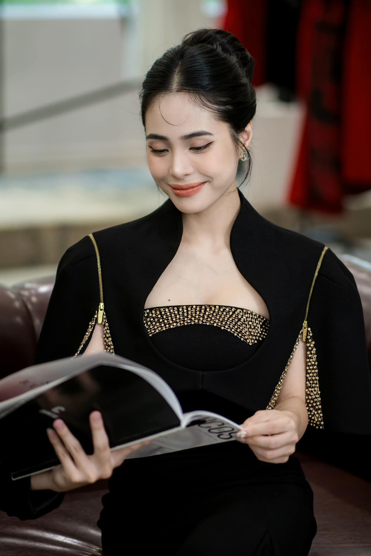 Ca nương Kiều Anh cũng là một người rất đam mê thời trang và dành nhiều tình yêu cho túi hiệu. Cô sở hữu loạt túi hiệu đắt giá đến từ các thương hiệu cao cấp, nổi tiếng, phù hợp với từng trang phục riêng. Ảnh: FB Nguyen Kieu Anh