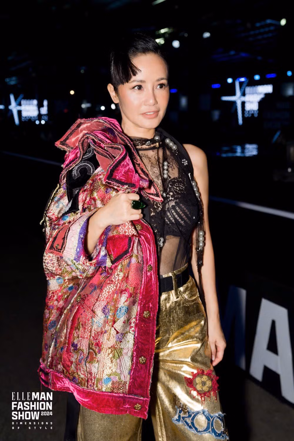 Diva Hồng Nhung tươi trẻ, cá tính với thiết kế xuyên thấu tại một sự kiện thời trang. Ảnh: FB Le Hong Nhung