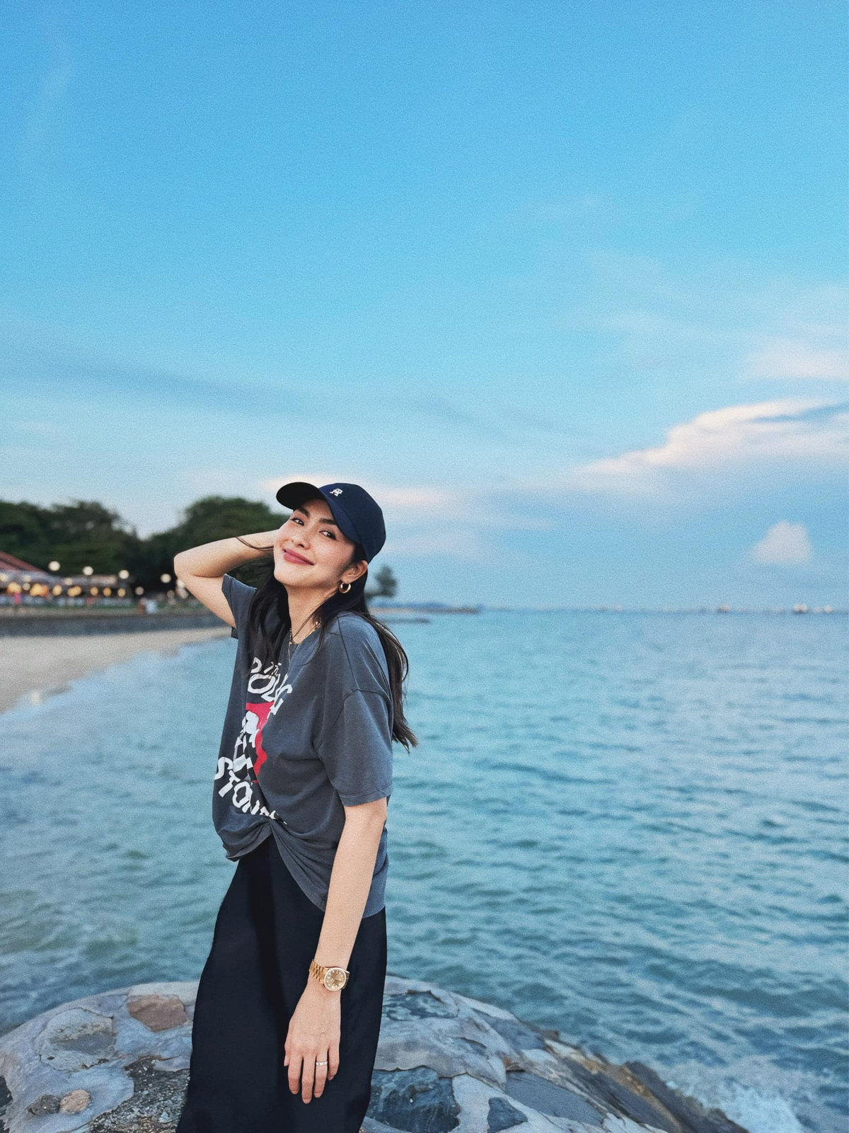 Dù đã rút lui khỏi showbiz, Hà Tăng vẫn luôn là tâm điểm chú ý của công chúng, đặc biệt là với phong cách thời trang đơn giản nhưng vô cùng tinh tế. Ảnh: IG hatangthanh