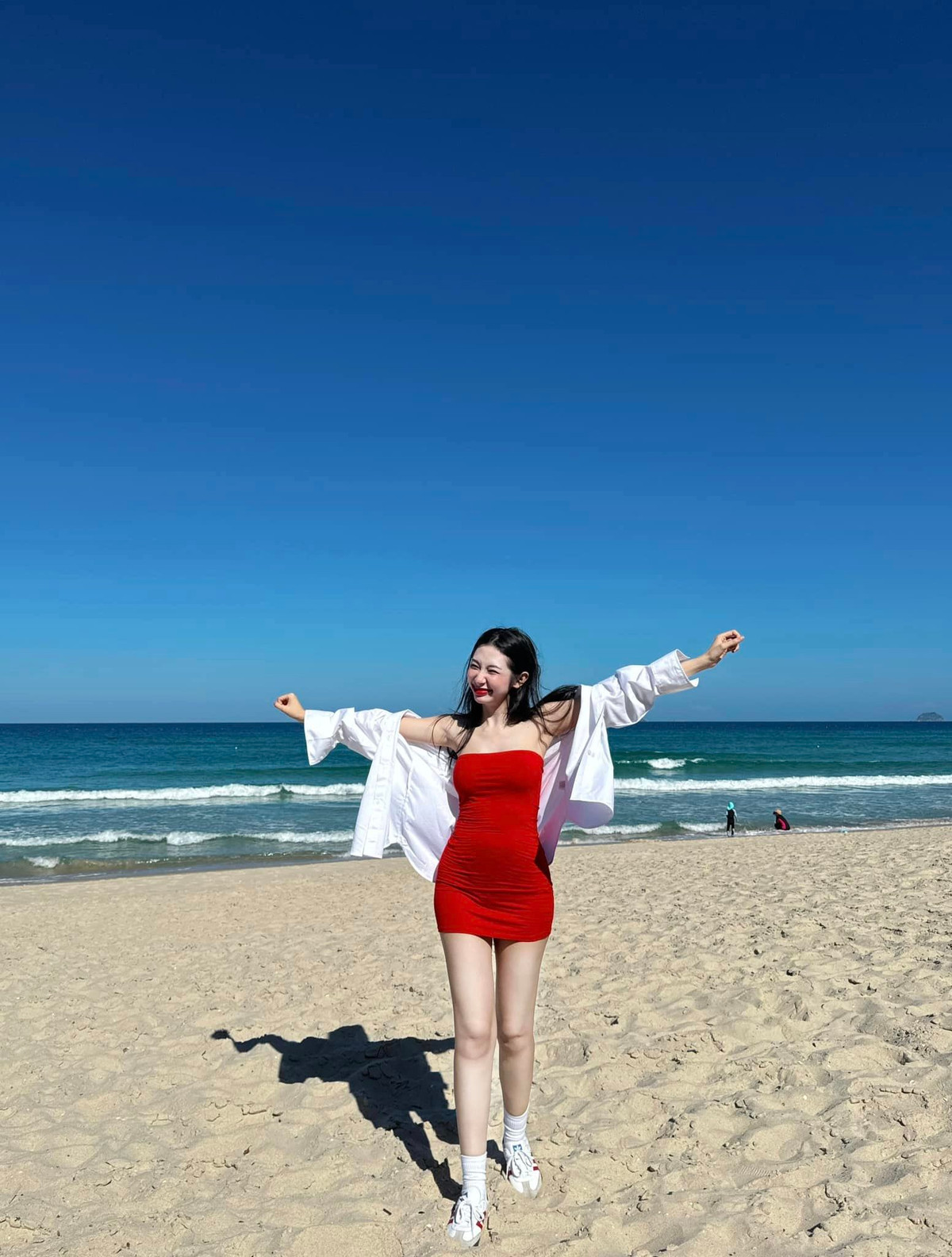 Có thể nói, Khổng Tú Quỳnh đang dần trở thành một "nữ hoàng bikini" mới của Vbiz. Ảnh: FBNV