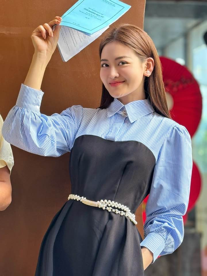 Sau hơn 1 tháng xảy ra sự cố, nữ diễn viên Thuỳ Anh xuất hiện trước công chúng, cô tự tin để mặt mộc, không hề che chắn vết sẹo trên mặt và tránh dùng nhiều son phấn để không làm ảnh hưởng đến vết thương. Ảnh: FB Thuỳ Anh