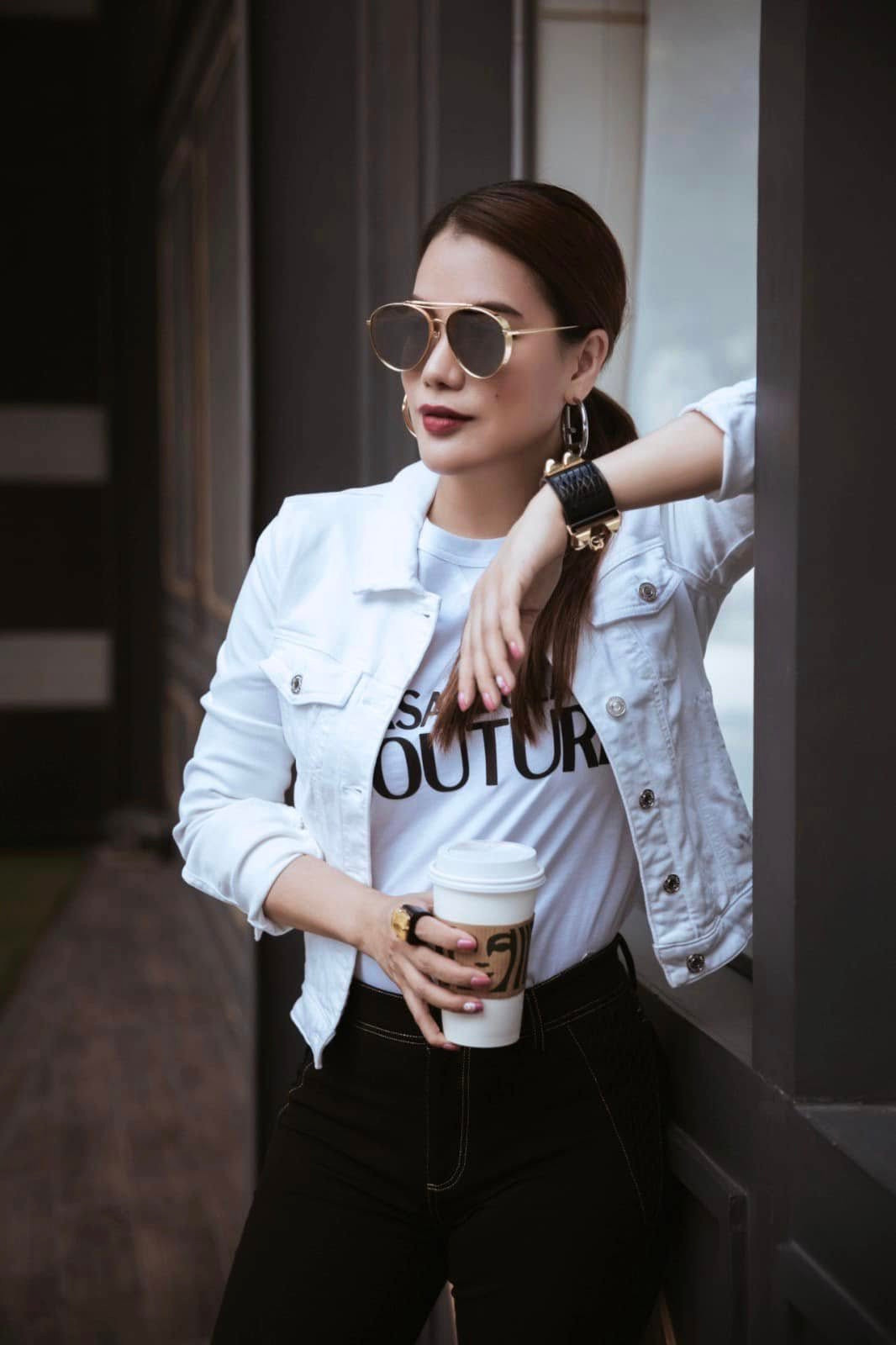 Ngoài làm diễn viên, cô còn đảm nhận vai trò nhà sản xuất phim, lấn sân tổ chức các cuộc thi nhan sắc. Ảnh: FB Trương Ngọc Ánh