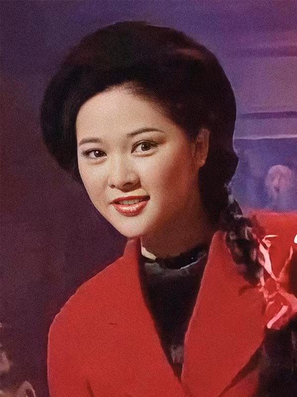 Giọng hát nhẹ nhàng cùng vẻ ngoài xinh xắn của ca sĩ Như Quỳnh giúp cô nhanh chóng nổi tiếng trên sân khấu hải ngoại và được mọi người nhớ tới khi biểu diễn bài "Người tình mùa đông".