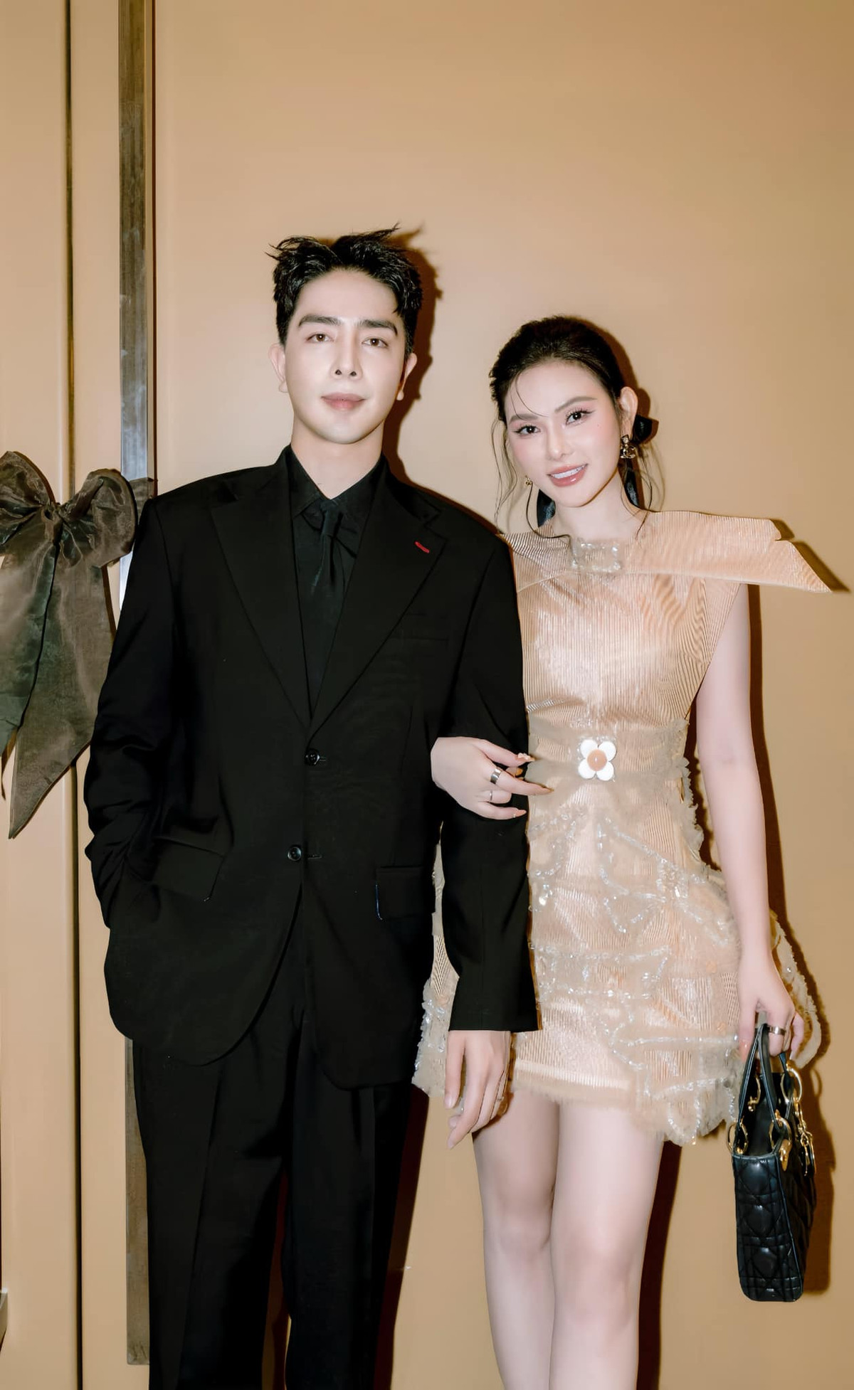 Dù nhận được nhiều lời khen ngợi về vóc dáng thon gọn, nữ ca sĩ cũng không tránh khỏi những ý kiến trái chiều về việc lạm dụng thẩm mỹ. Hình ảnh với chiếc mũi cao nhọn bất thường và gương mặt sưng phù từng khiến cô trở thành tâm điểm chú ý của dư luận. Ảnh: FB Nguyễn Thu Thuỷ