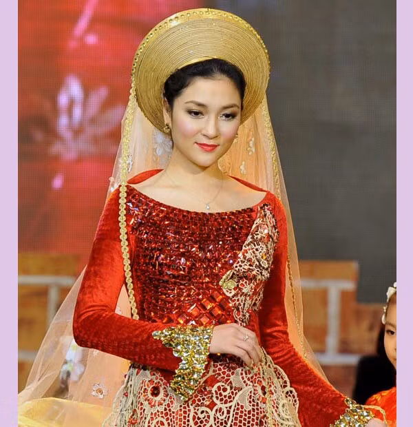 Sau khi hoàn thành nhiệm vụ của cuộc thi Hoa hậu Việt Nam, Nguyễn Thị Huyền đi du học rồi về nước kết hôn. Từ đó, thông tin của cô trở nên hiếm hoi. Ảnh: Báo Phụ nữ Thủ đô