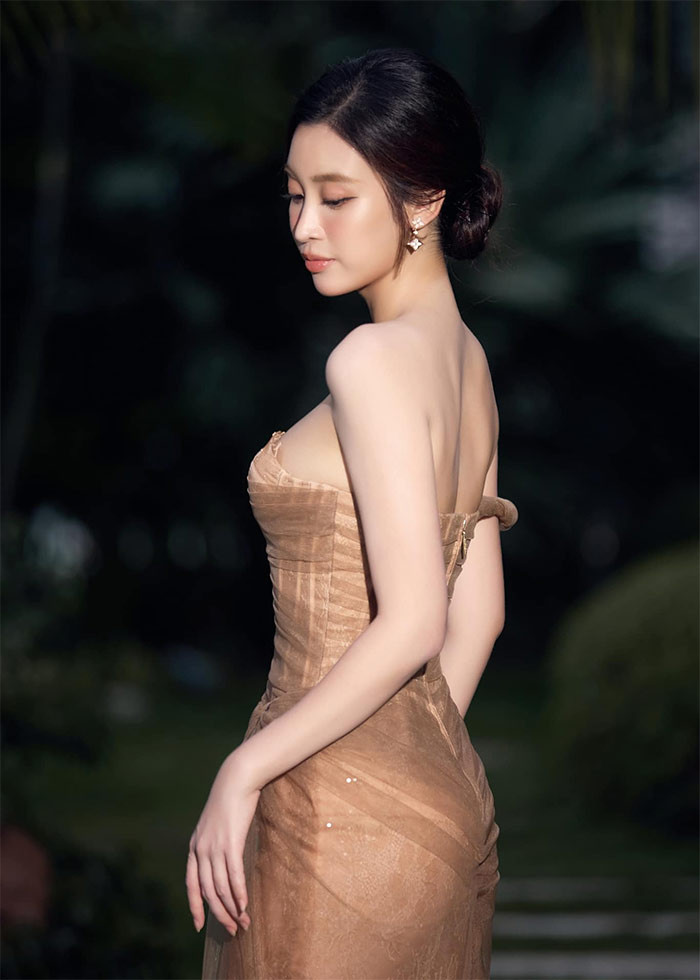 Chụp ở góc độ nào, vóc dáng của cô cũng thực sự nổi bật. (Ảnh: FB Đỗ Mỹ Linh)