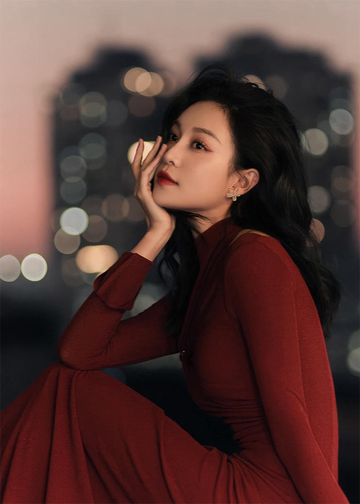 Quỳnh Châu cho biết, ngoài đời cô không nóng tính và đanh đá như nhân vật Diệp trong phim "Người một nhà".