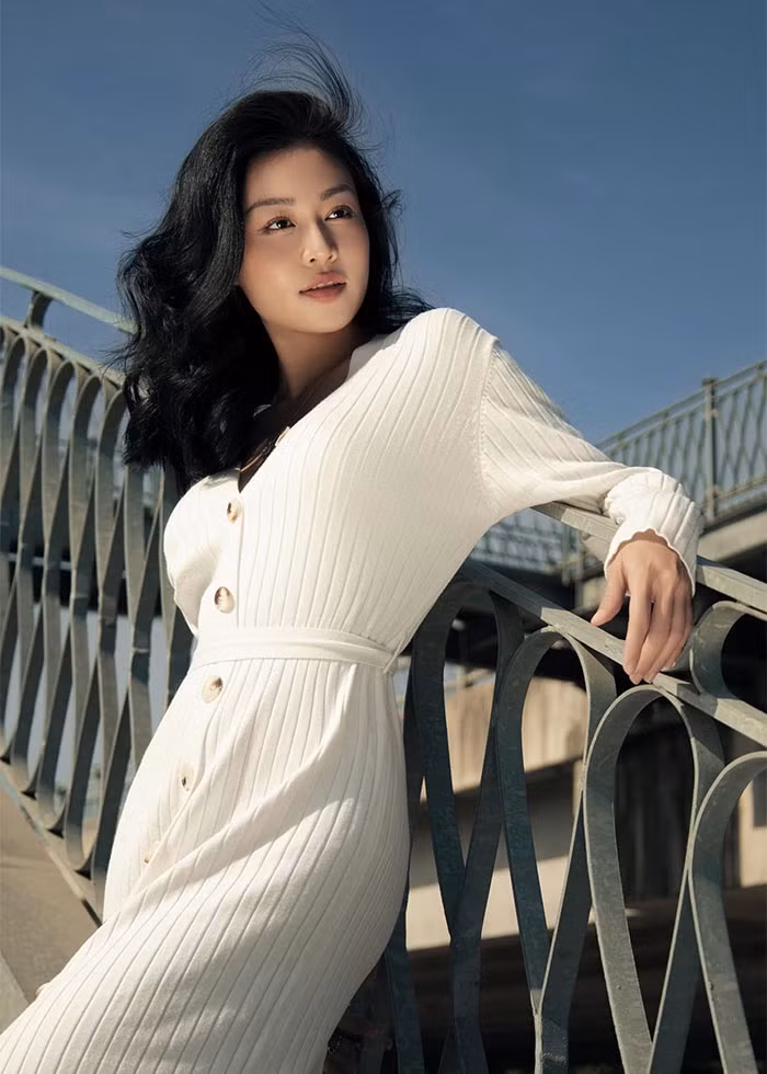 Vẻ gợi cảm của diễn viên Quỳnh Châu “Người một nhà“ Ve goi cam cua dien vien Quynh Chau “Nguoi mot nha“