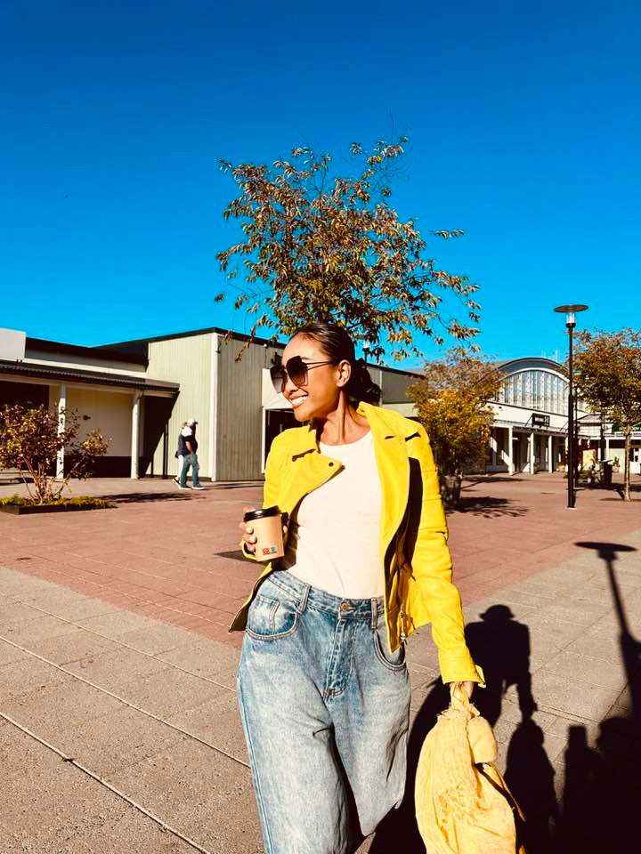 Đoan Trang diện đồ trẻ trung trong chuyến công tác châu Âu. Ảnh: FB Doan Trang