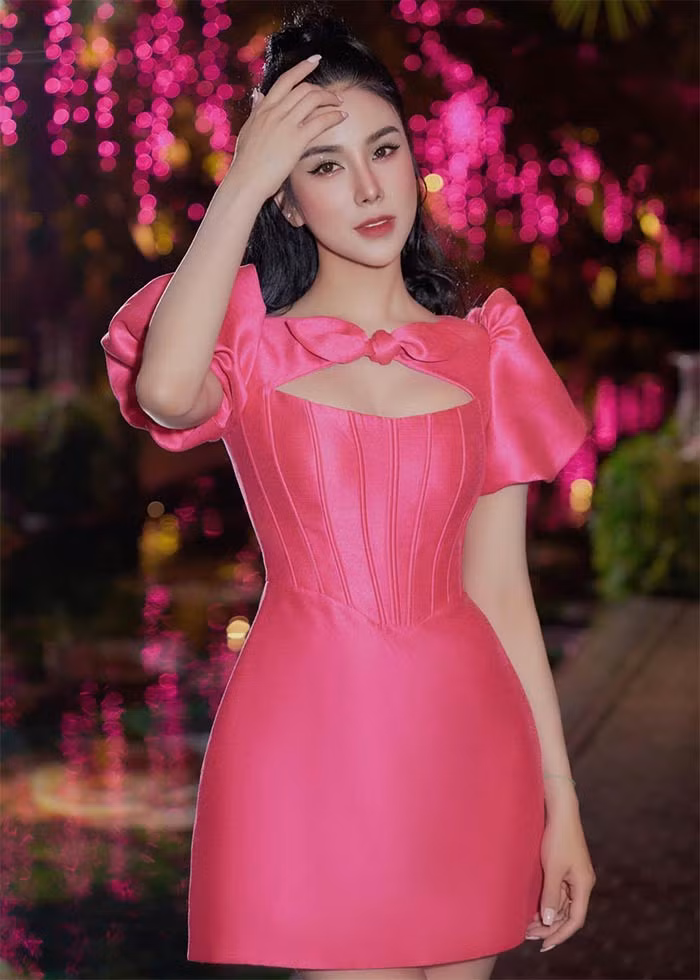 Đáp lại, Diệp Lâm Anh viết trên trang cá nhân: "... Em xin lỗi nếu em có hay trêu chọc anh. Em cứ nghĩ là anh sẽ vui cơ vì anh cũng là kiểu người thích sự quan tâm. Em sẽ cố gắng có người yêu mới sớm để anh còn có người yêu như anh mong muốn. Em hy vọng đó sẽ là một cô gái ít ghen tuông. Bọn mình sẽ không mang nhau lên Internet nữa anh nhé". (Ảnh: FB Diệp Lâm Anh)