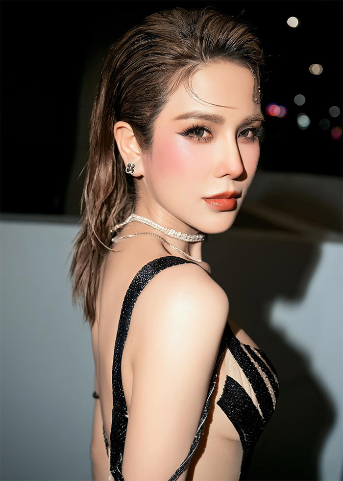 Sau ly hôn, Diệp Lâm Anh cho biết tạm thời cô chưa nghĩ tới việc yêu đương mà tập trung vào phát triển sự nghiệp, công việc để có điều kiện tốt nhất lo cho con. (Ảnh: FB Diệp Lâm Anh)