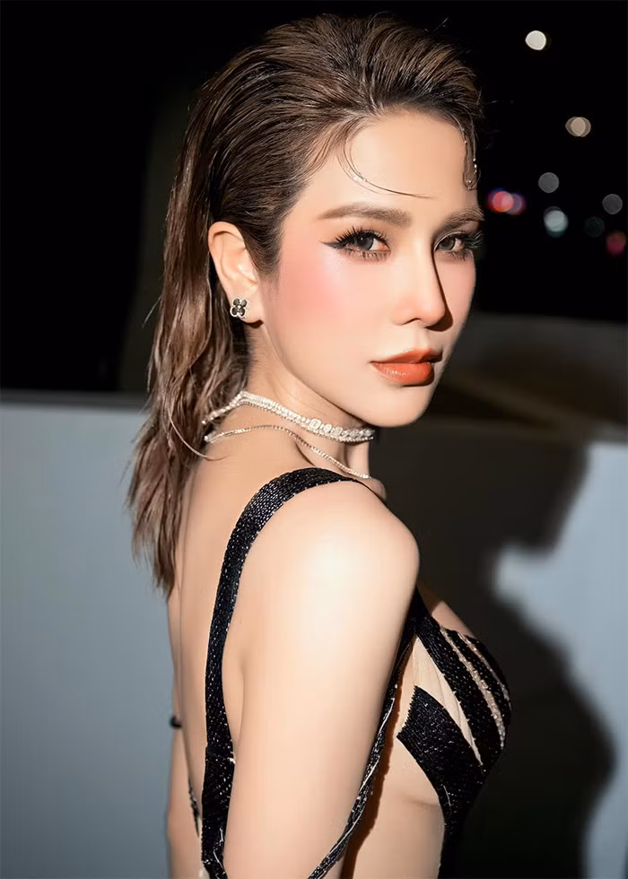 Sau ly hôn, Diệp Lâm Anh cho biết tạm thời cô chưa nghĩ tới việc yêu đương mà tập trung vào phát triển sự nghiệp, công việc để có điều kiện tốt nhất lo cho con. (Ảnh: FB Diệp Lâm Anh)