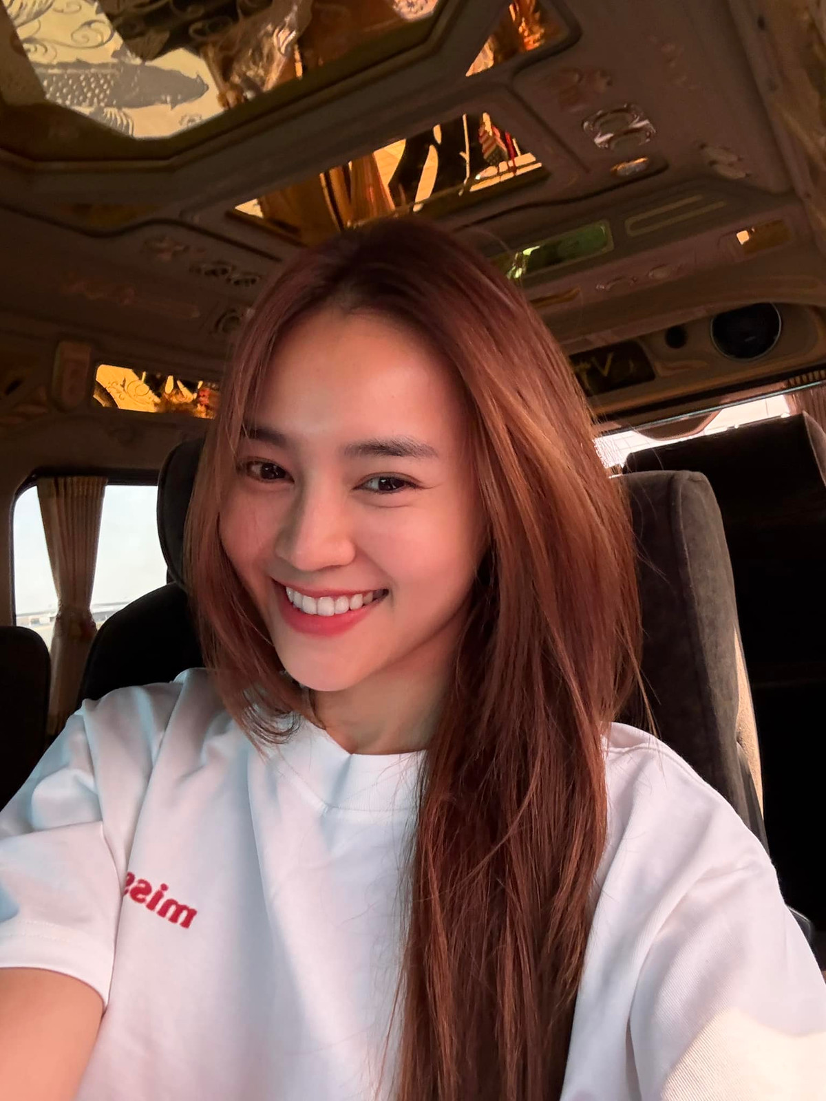 Diễn viên Lan Ngọc đăng ảnh tươi cười chào đón tuần mới. Ảnh: FB Ninh Dương Lan Ngọc