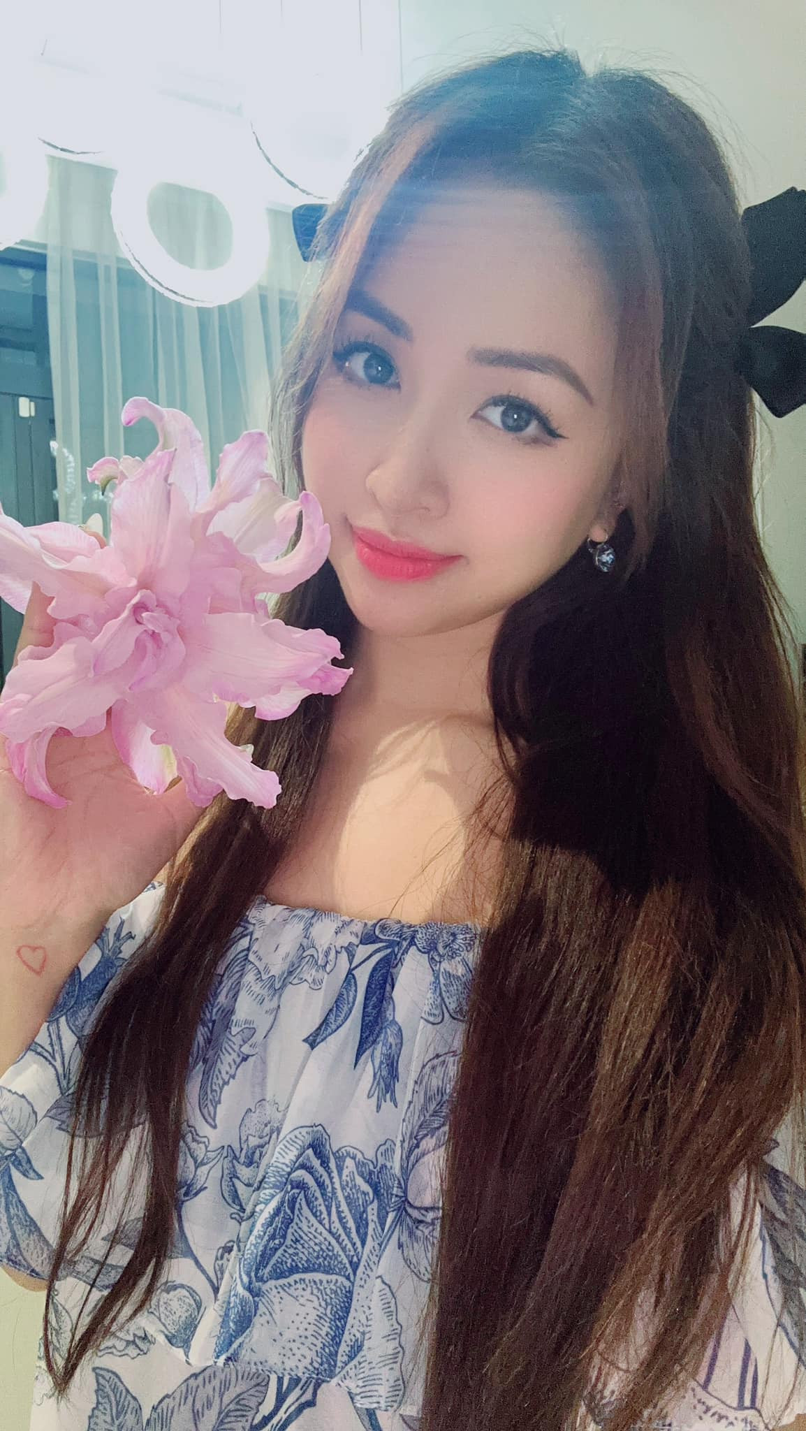 Hiện tại, Vân Hugo làm mẹ của 4 bé (bao gồm con chung lẫn con riêng) nhưng không hề áp lực mà rất tự hào, hạnh phúc.