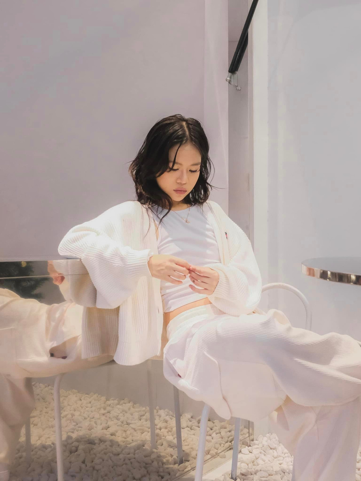 Có sự nghiệp thăng tiến, nữ rapper Tlinh còn vướng nhiều ồn ào về gu ăn mặc và phong cách âm nhạc.