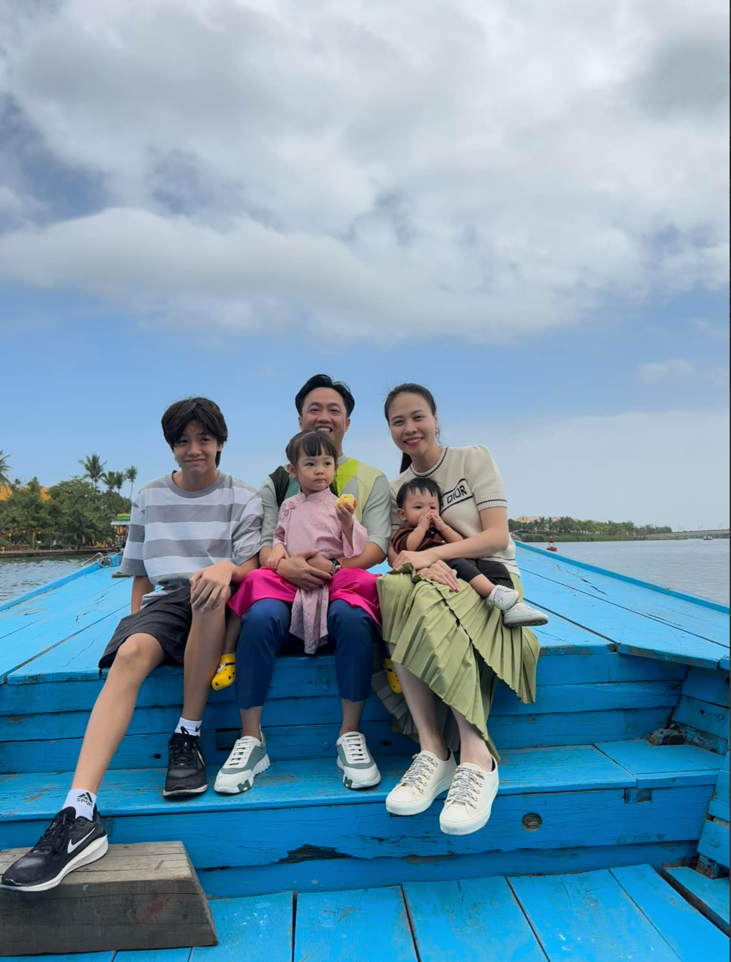 Cả Cường Đô La và Đàm Thu Trang đều rất yêu thương, chăm sóc con cái. Các bé được cha mẹ dành nhiều thời gian, quan tâm và đáp ứng mọi nhu cầu cần thiết.