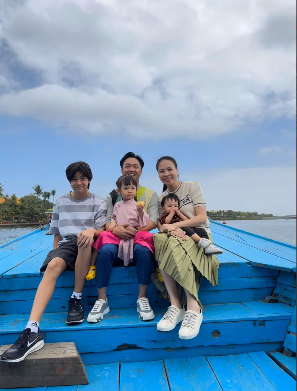 Cả Cường Đô La và Đàm Thu Trang đều rất yêu thương, chăm sóc con cái. Các bé được cha mẹ dành nhiều thời gian, quan tâm và đáp ứng mọi nhu cầu cần thiết.