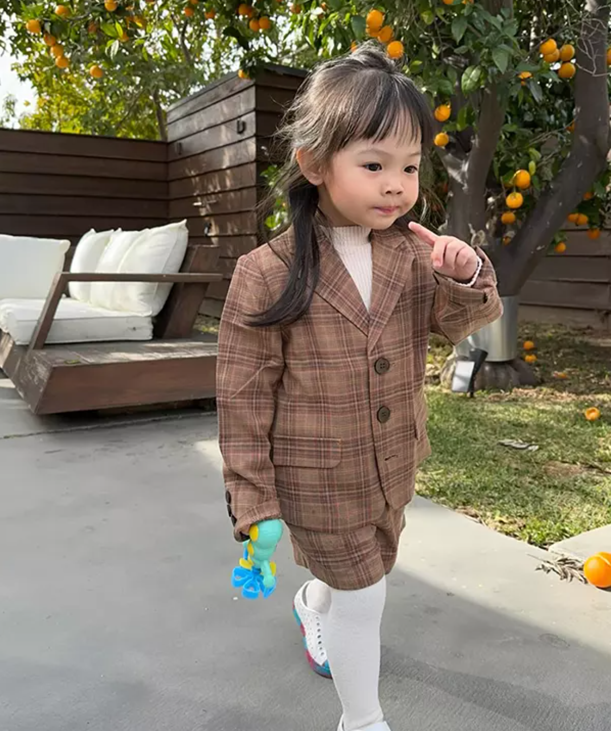 Hai con của Cường Đô La được sống trong những căn biệt thự sang trọng, rộng rãi với đầy đủ tiện nghi hiện đại.