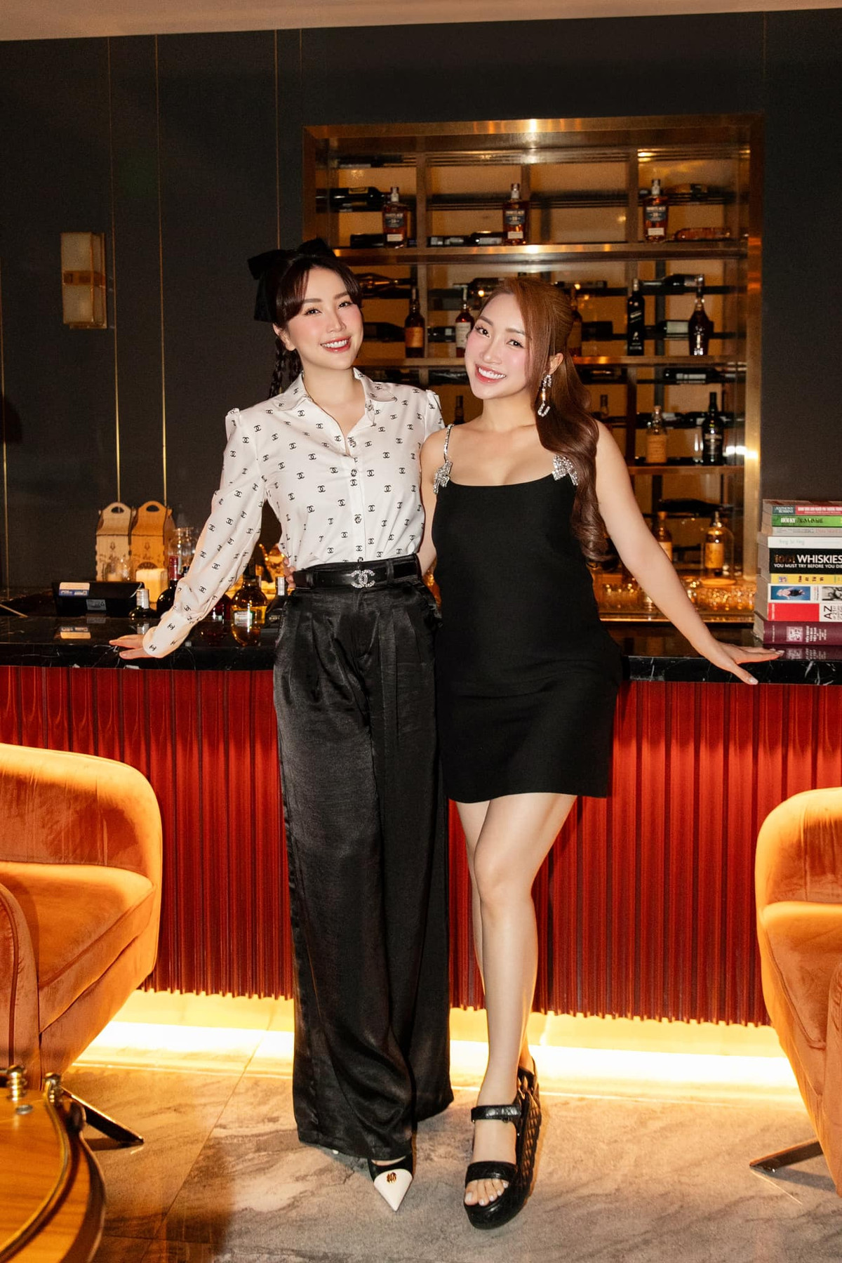 Dù mang vác theo chiếc bụng bầu có phần mệt mỏi nhưng năng lượng tích cực của cô làm mọi người xung quanh cũng như khán giả phải nể phục.