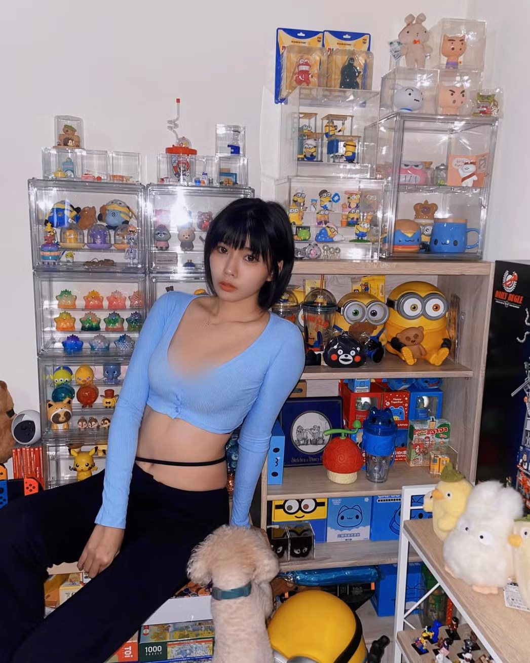 Không chỉ riêng bộ trang phục Giáng sinh, phong cách thời trang thường ngày của hot girl gợi cảm này cũng luôn gây tranh cãi.