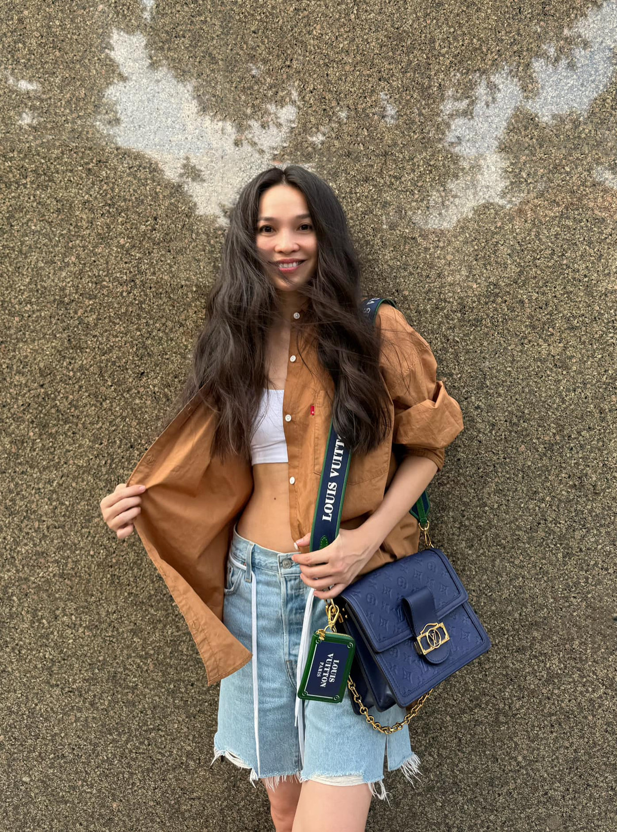 Ca sĩ mê thời trang, thường đăng ảnh trên mạng xã hội, nhận được nhiều lời khen của khán giả về cách phối đồ trẻ trung. Ảnh: FB Hien Thuc