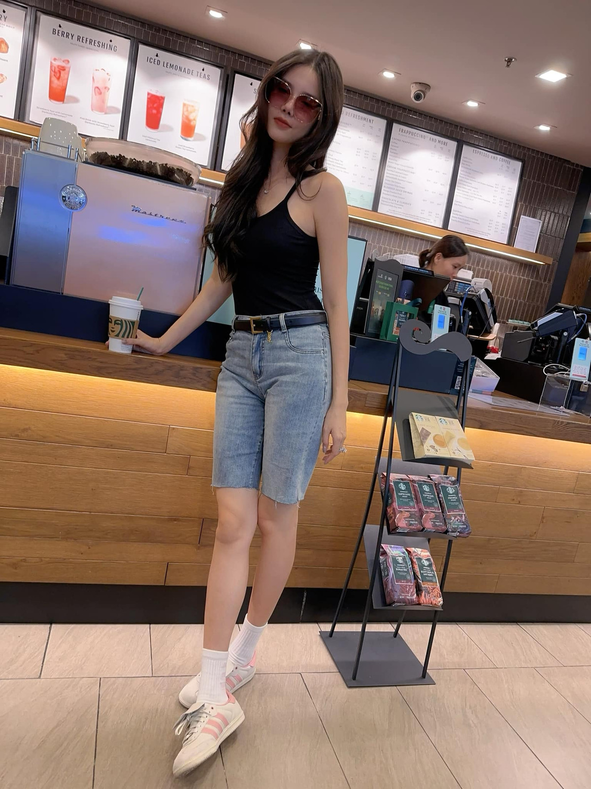 Mẹ 2 con Kỳ Hân khiến dân tình xuýt xoa với vóc dáng chuẩn mẫu ngày nào. Ảnh: FB Han Ky Nguyen