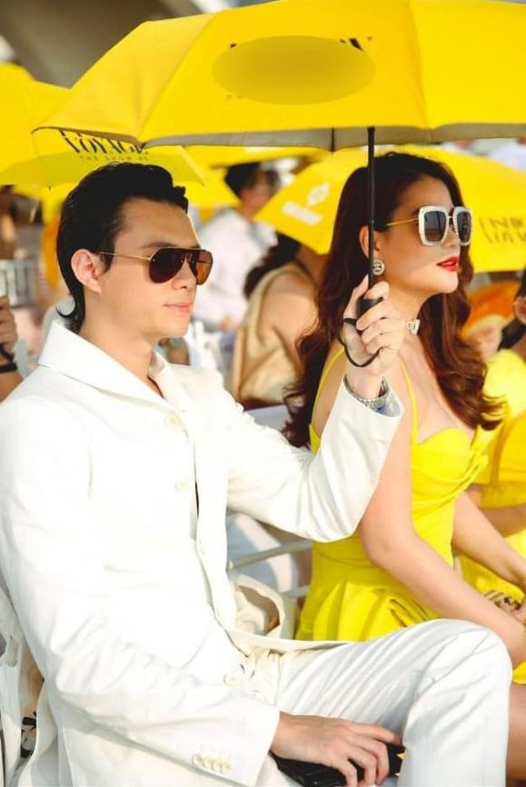 Thời gian đầu, Trương Ngọc Ánh và Anh Dũng né tránh tin đồn tình cảm nhưng sau khi công khai hẹn hò cặp đôi đã trở nên cởi mở hơn khi sánh đôi bên nhau. Ảnh: Arttimes