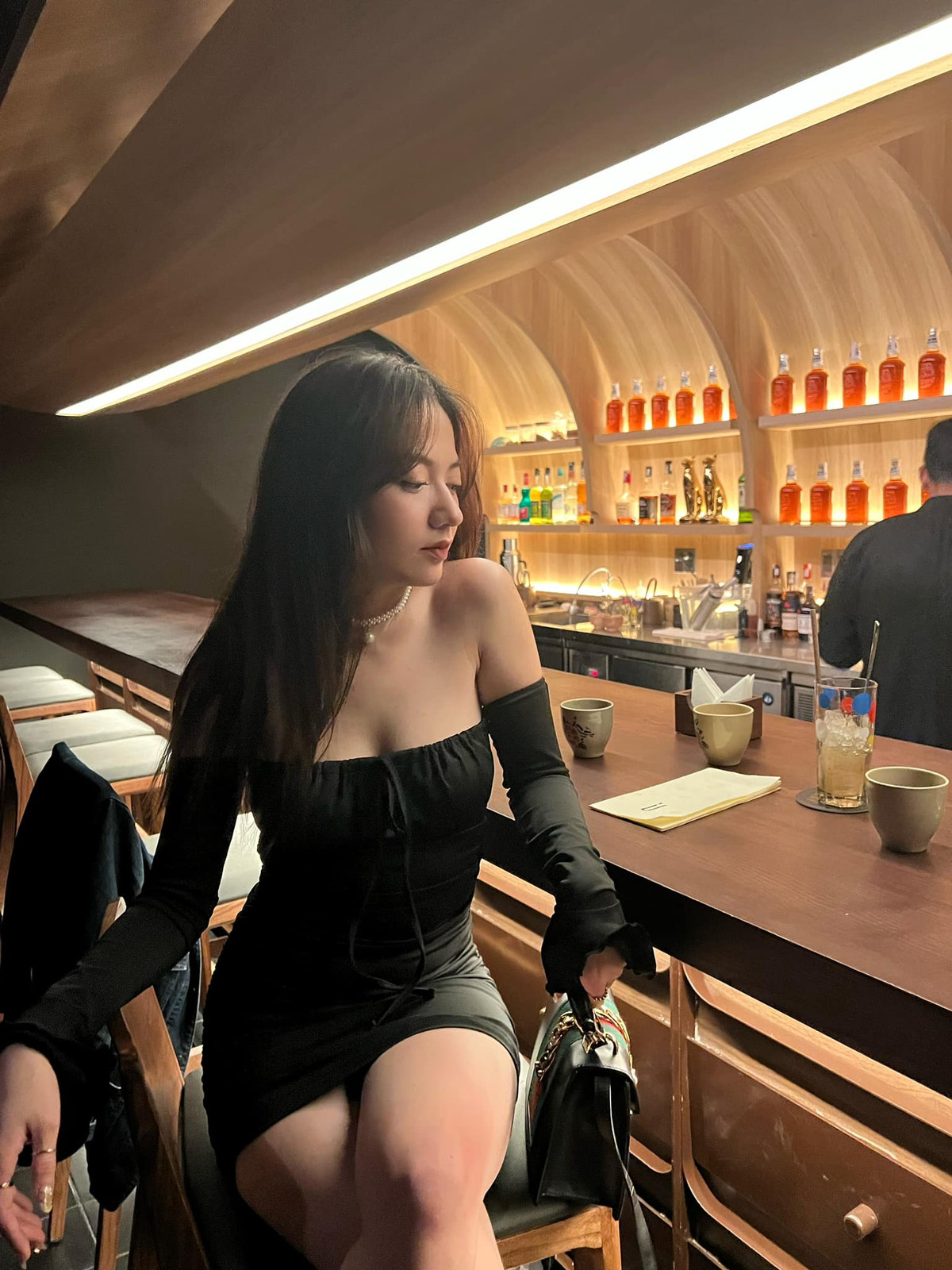 Ở Mỹ, bên cạnh công việc trong ngành marketing, Xuân Nghi còn tiếp tục hoạt động nghệ thuật, diễn những show nhỏ và sáng tác nhạc. Ảnh: FB Xuân Nghi