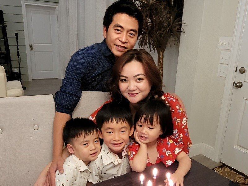 Trong chia sẻ gần đây, nghệ sĩ Tuấn Cảnh - bố của Xuân Mai cho biết, con gái đang làm công việc tại ngân hàng ở bang Ohio, cuộc sống khá vất vả. Ảnh: Người đưa tin