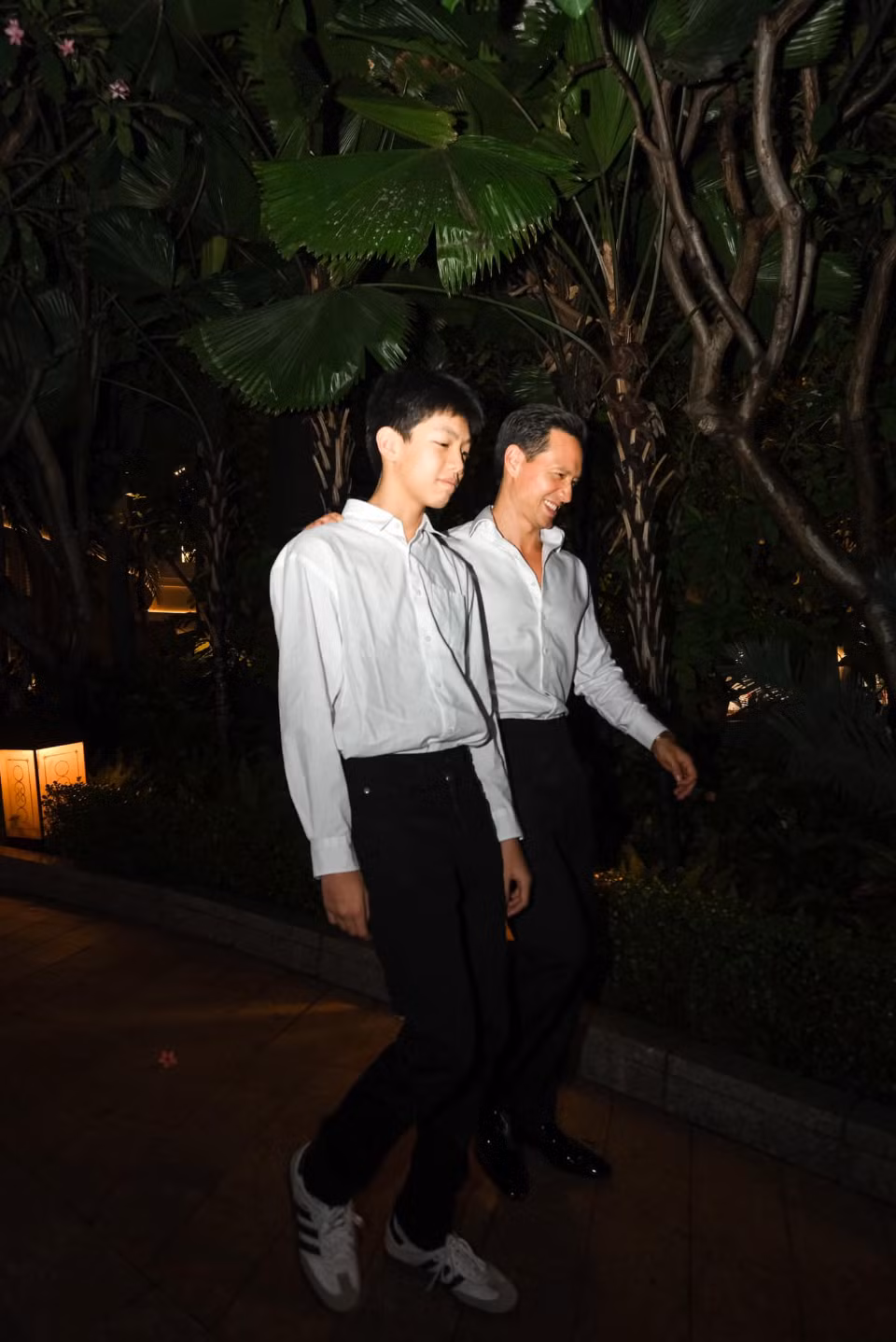 Subeo diện sơ mi trắng khoe visual "đỉnh chóp".