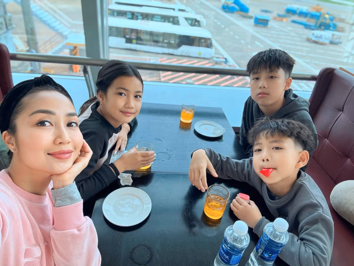Ốc Thanh Vân cùng các con chào tạm biệt Sài Gòn. Ảnh: FB Ốc Thanh Vân