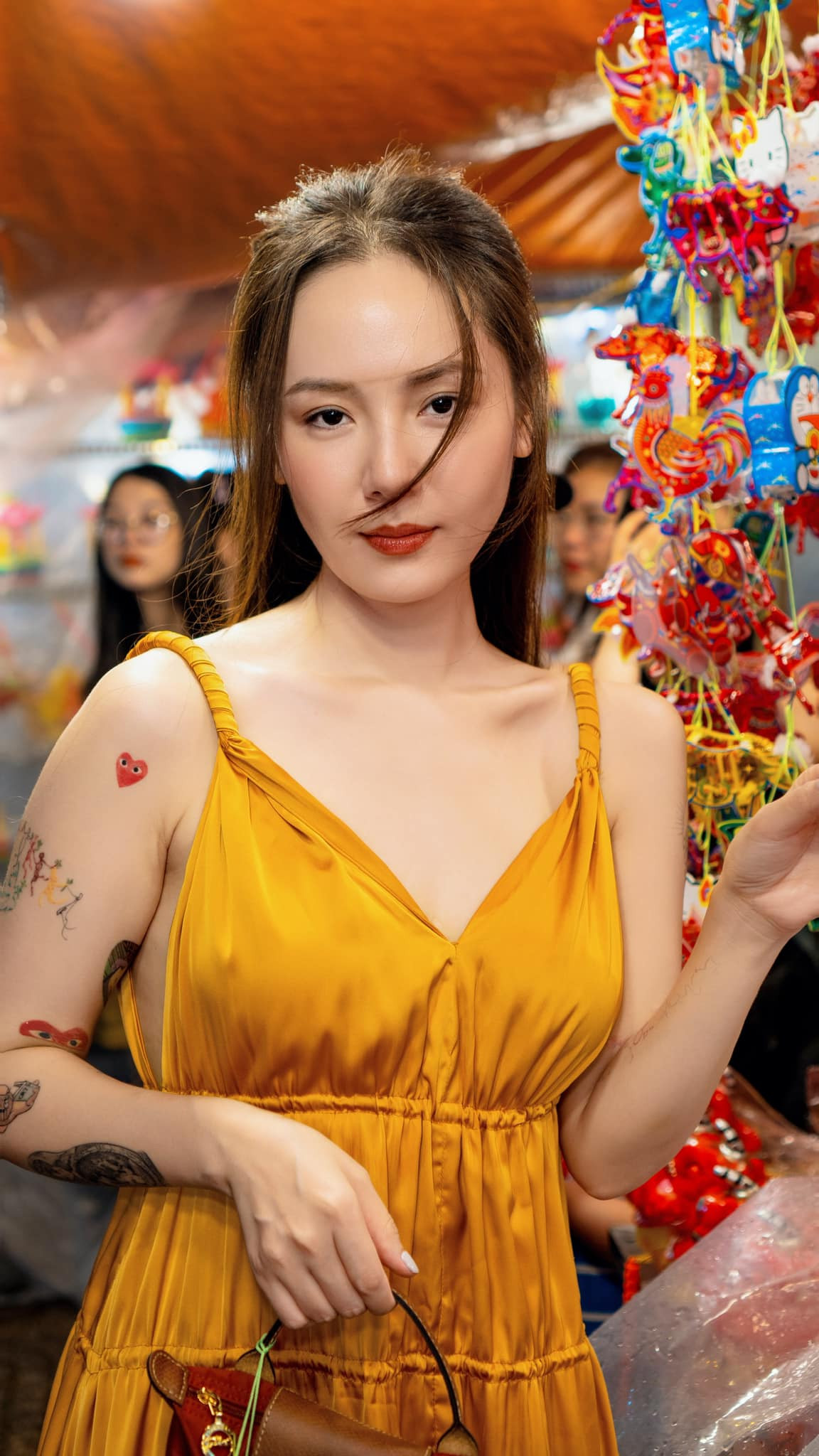 Nhờ chăm sóc da sâu từ trong ra ngoài nên nữ ca sĩ có làn da căng khỏe ở tuổi 40. Ảnh: FB Phương Linh Trần