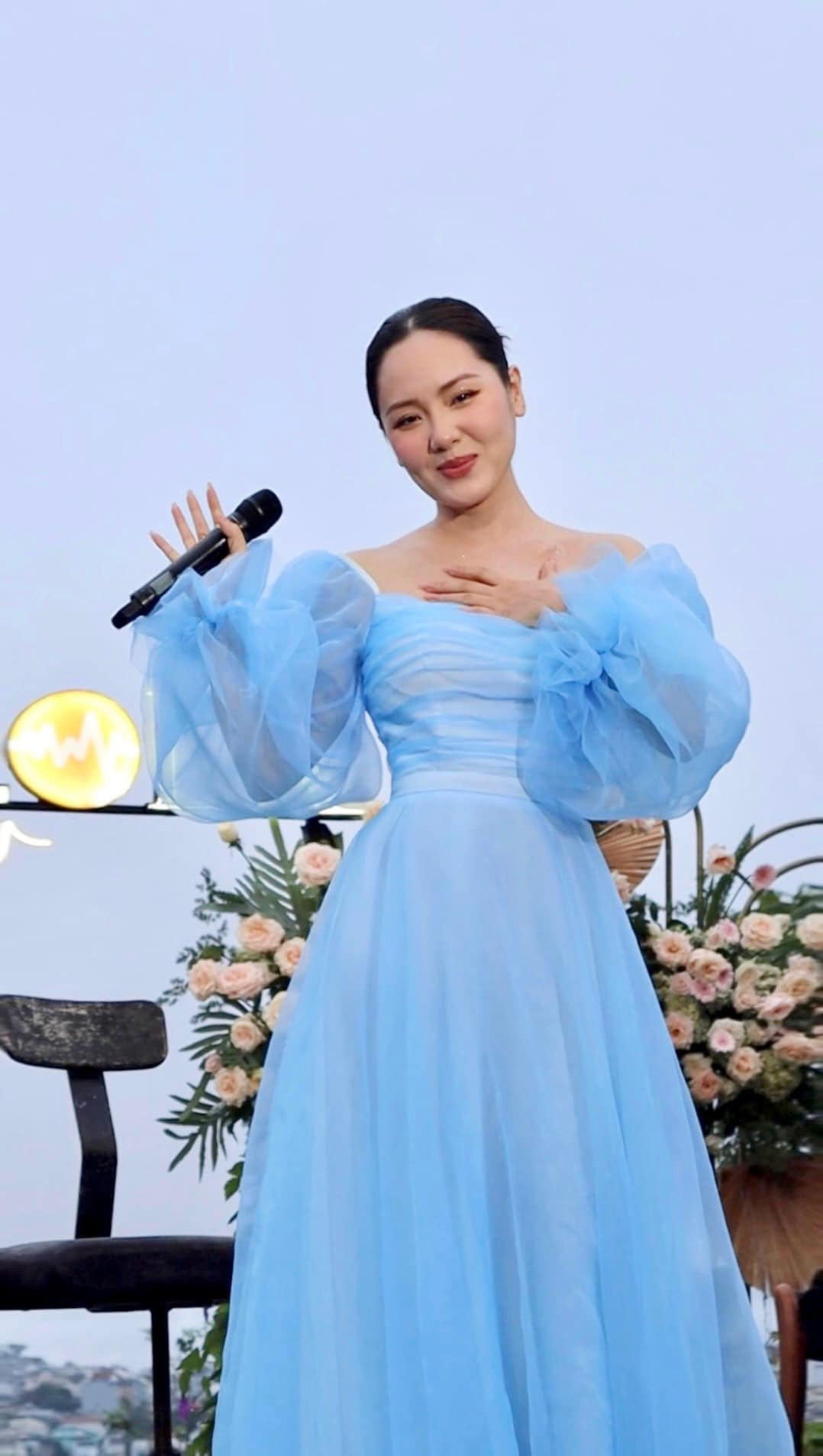 Mỗi lần xuất hiện, ca sĩ Phương Linh đều rạng ngời, được fan dành nhiều lời khen về nhan sắc. Ảnh: FB Phương Linh Trần