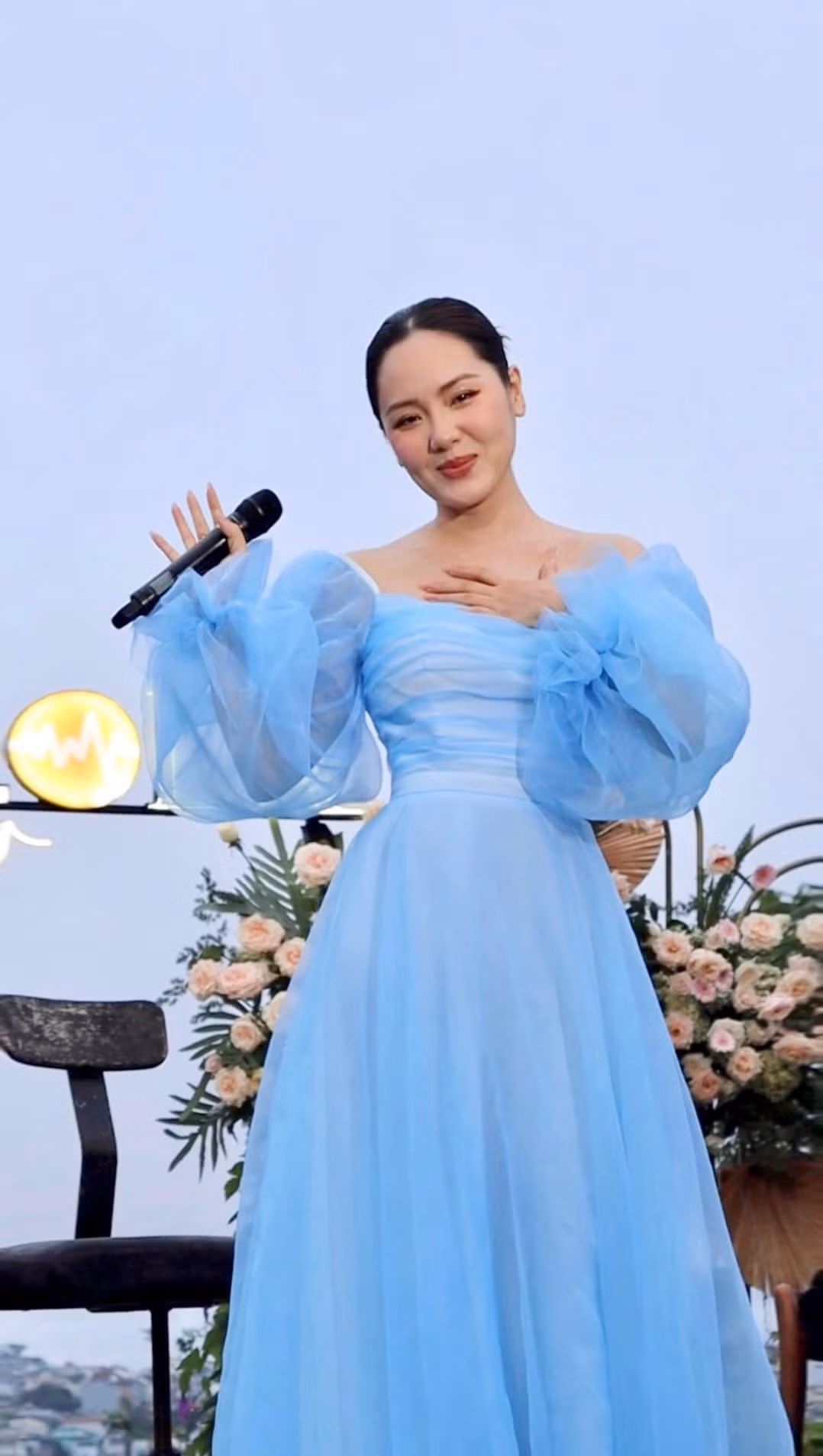 Mỗi lần xuất hiện, ca sĩ Phương Linh đều rạng ngời, được fan dành nhiều lời khen về nhan sắc. Ảnh: FB Phương Linh Trần