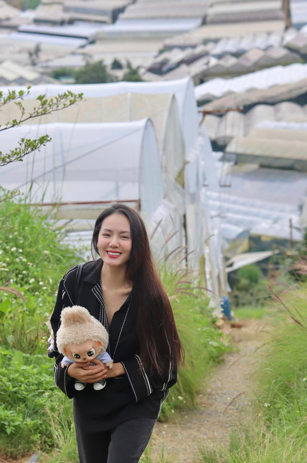 Phương Linh sinh năm 1984 tại Thanh Hóa. Nữ ca sĩ được khán giả biết đến khi giành ngôi Á quân dòng nhạc nhẹ của chương trình Sao Mai điểm hẹn 2005. Ảnh: FB Phương Linh Trần