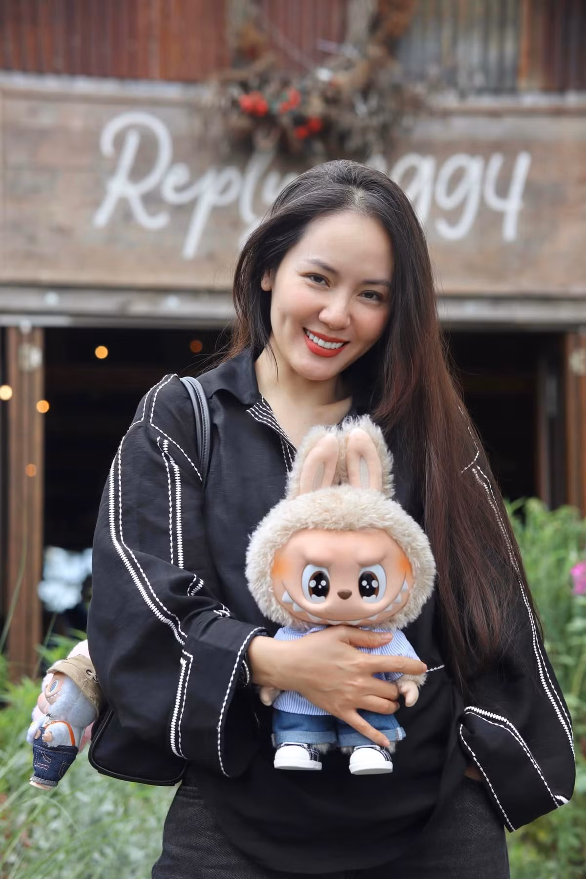  Phương Linh là nữ ca sĩ tài năng của làng nhạc Việt. Cô không chỉ được yêu mến bởi giọng hát truyền cảm mà còn bởi vẻ đẹp trẻ trung, rạng rỡ. Ảnh: FB Phương Linh Trần