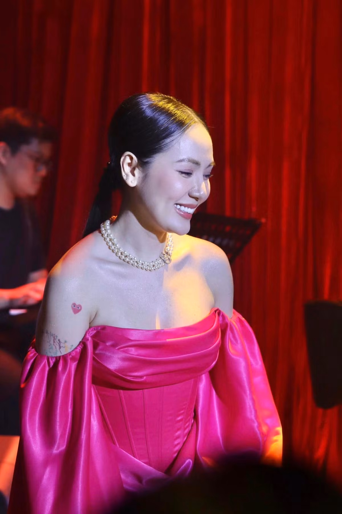 Điểm cuốn hút của ca sĩ Phương Linh có lẽ phải kể đến làn da căng mướt, mịn màng của cô. Ở tuổi 40, Phương Linh vẫn giữ được vẻ đẹp tươi trẻ khiến nhiều người ngưỡng mộ. Ảnh: FB Phương Linh Trần